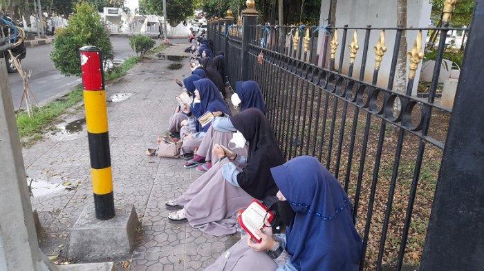 mui banten fatwa haram baca quran di trotoar