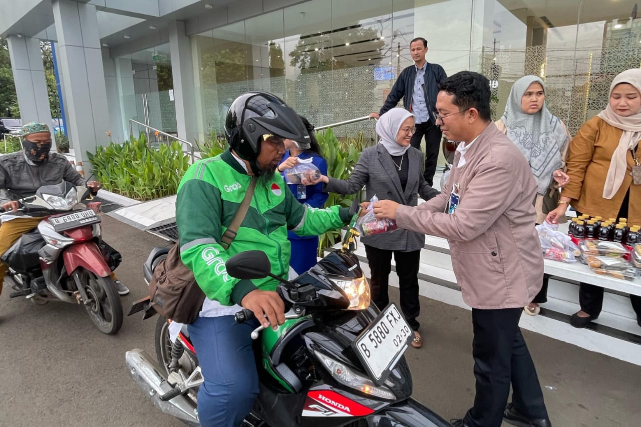 BRI BO Jakarta Otista Berbagi Takjil Ramadan