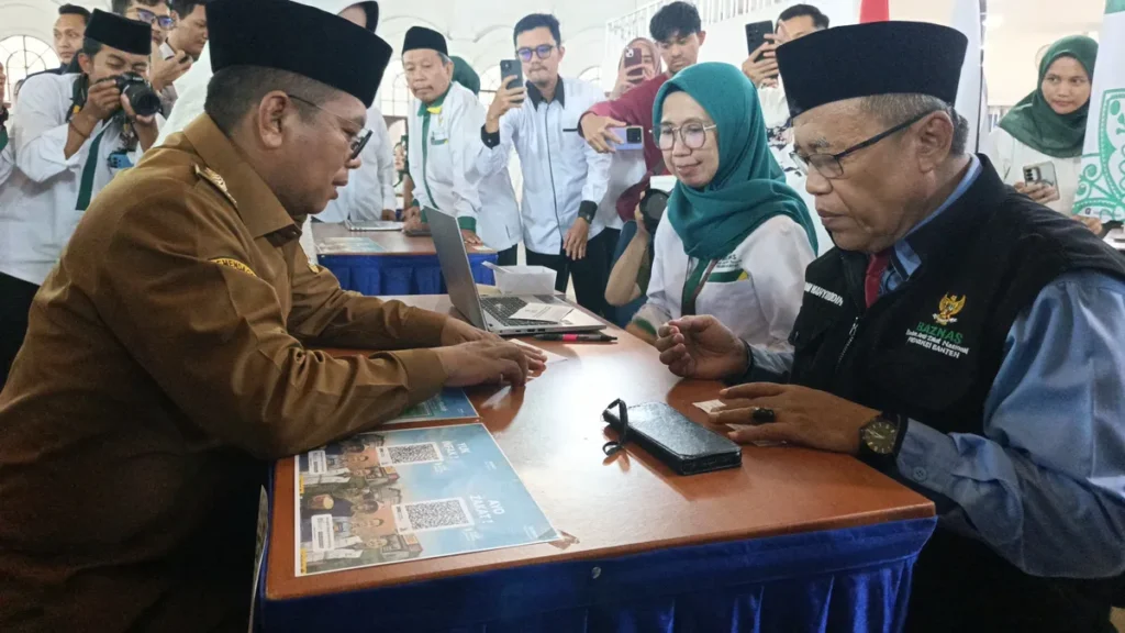Gubernur Banten Bayar Zakat Melalui BAZNAS Banten